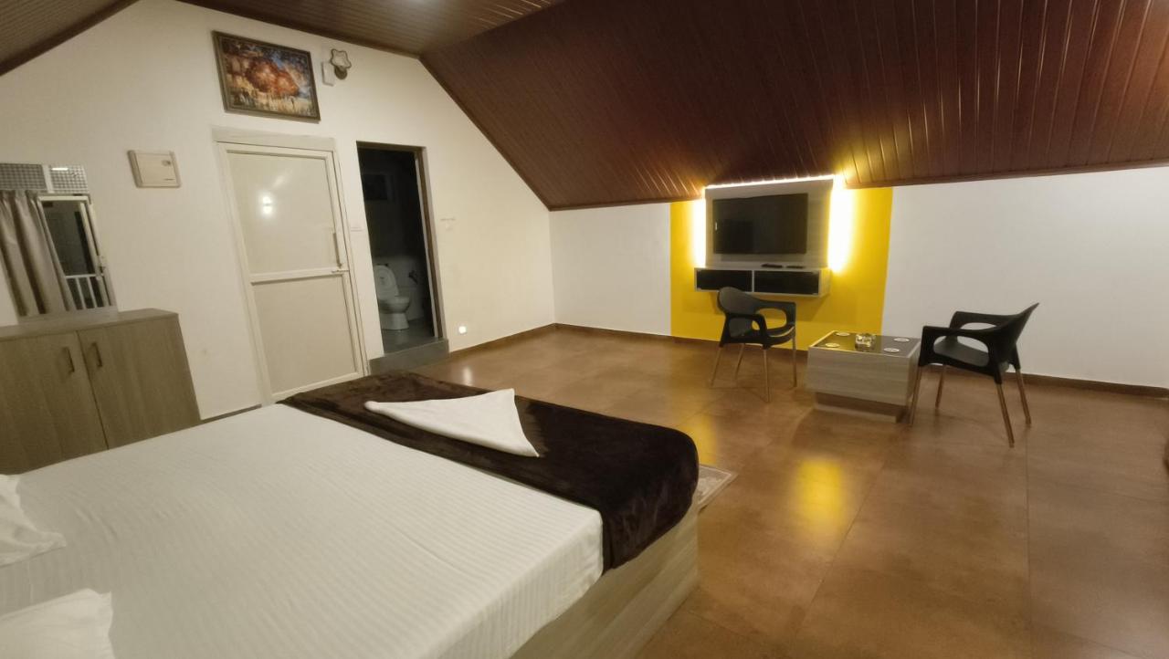 Happy Holidays Resort Kanthalloor Esterno foto
